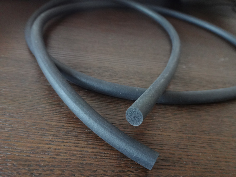 extruded epdm sponge strip 102.jpg extruded epdm sponge strip 102.JPG